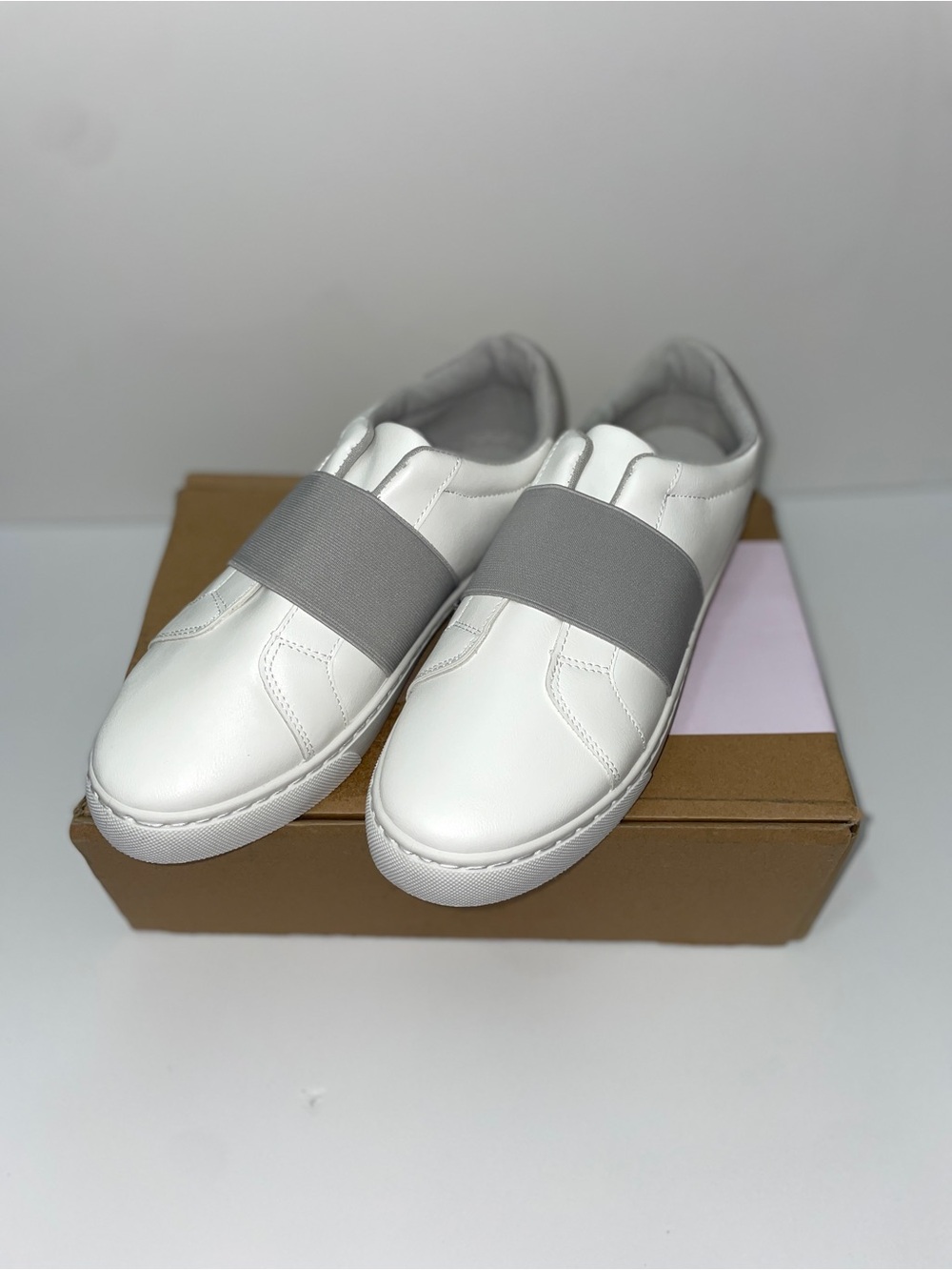 The Journee Collection Women's Billie sneakers White and Grey Size 9